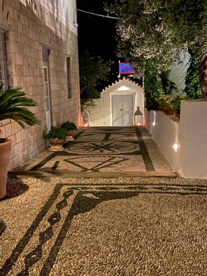 Economou Mansion Lejlighedshotel Spétses Eksteriør billede